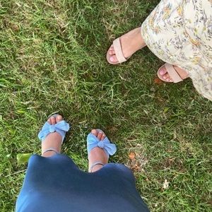 Blue bow heels
